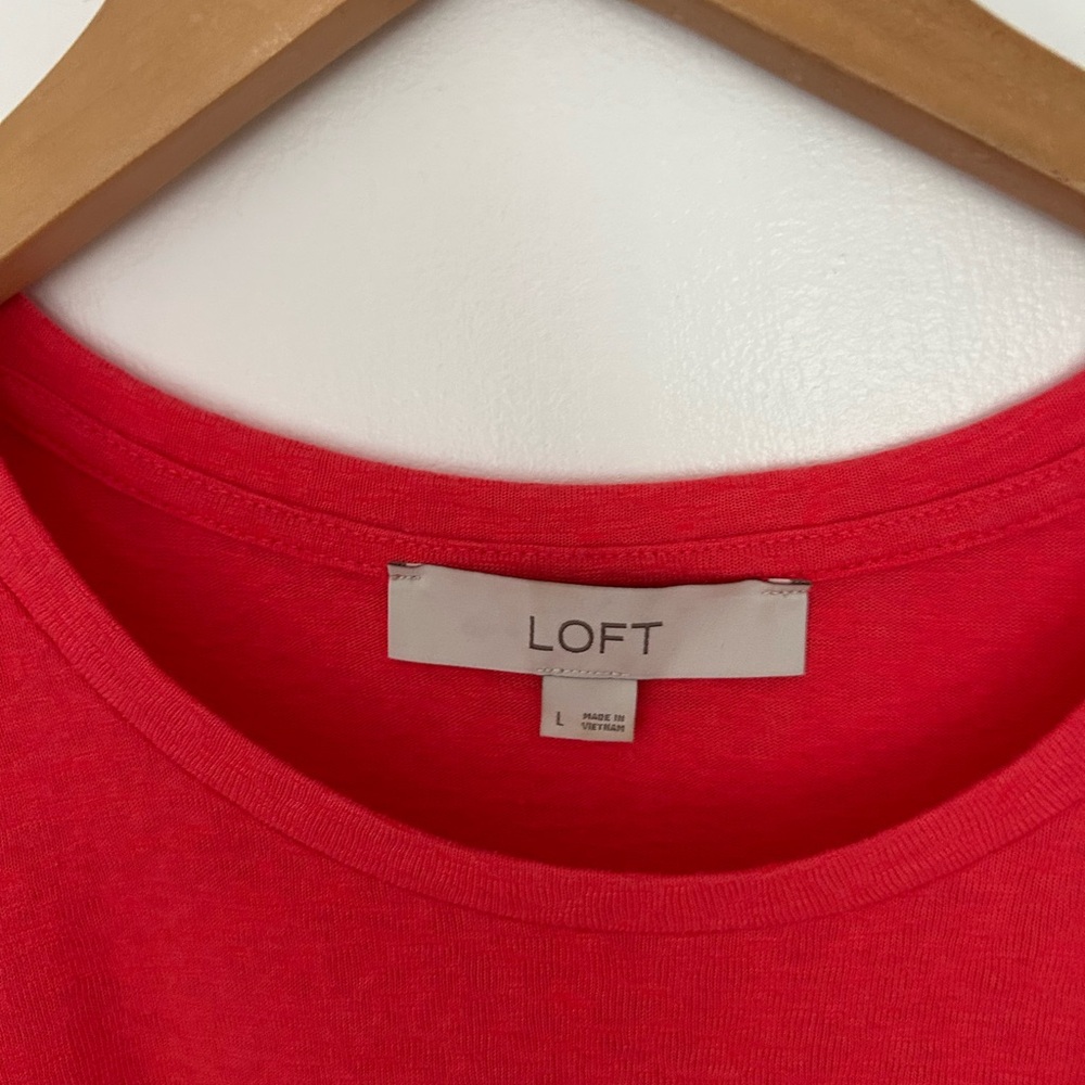 LOFT Women's Coral Sleeveless Top. Size large - Picture 3 of 5